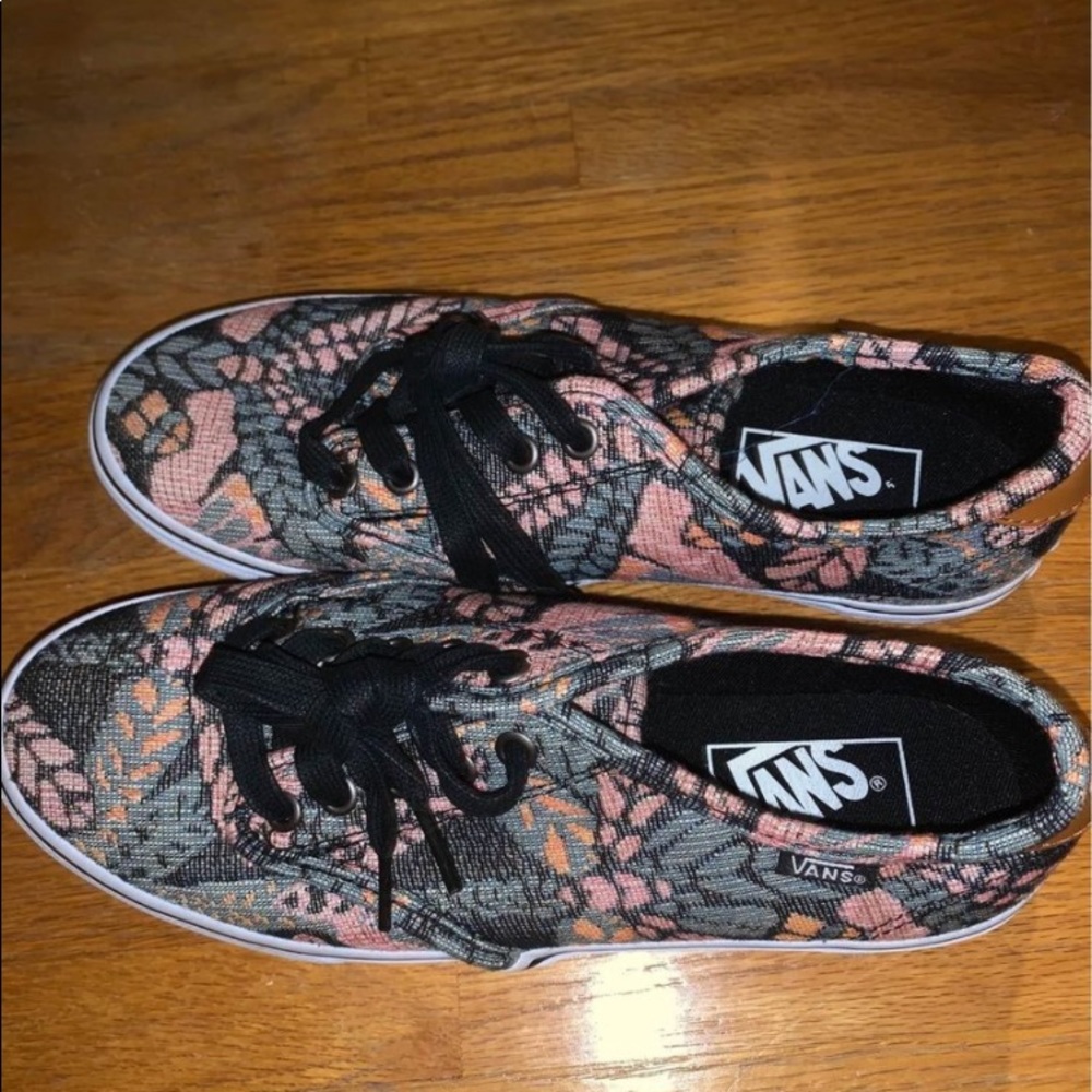 Vans - Picture 3 of 3